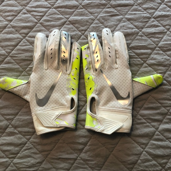 nike youth gloves